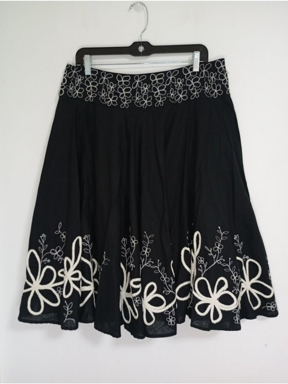 Zara Basic Floral Embroidered Skirt Size L Linen-Cotton Blend Womens Black